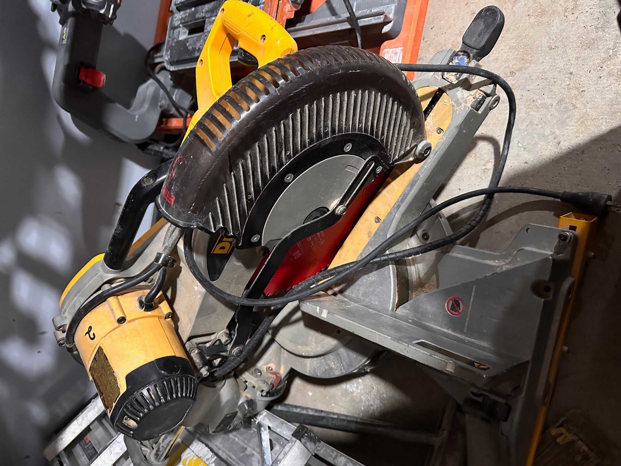 DEWALT Double Bevel Sliding Compound Miter Saw