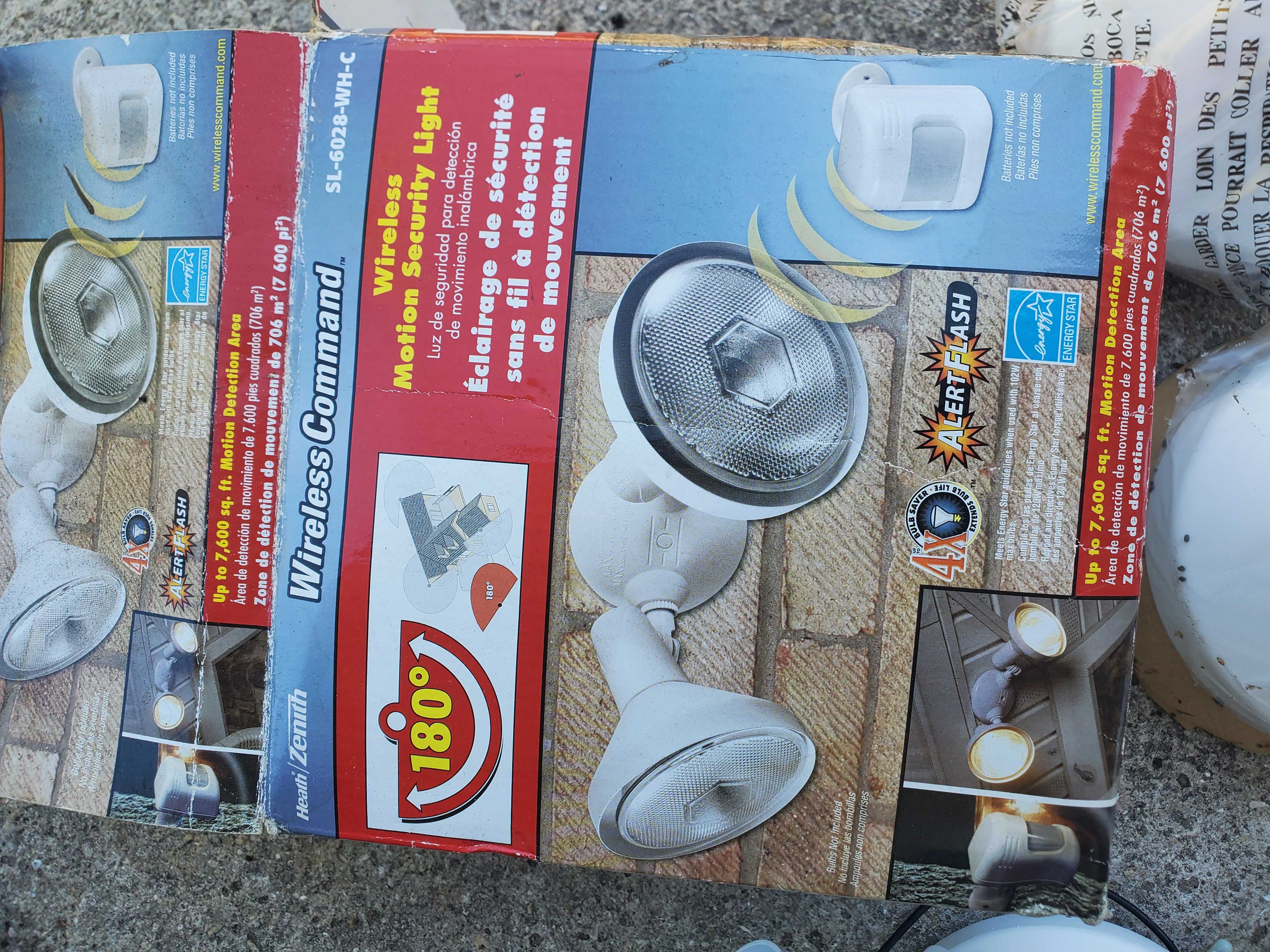 Motion sensor flood light