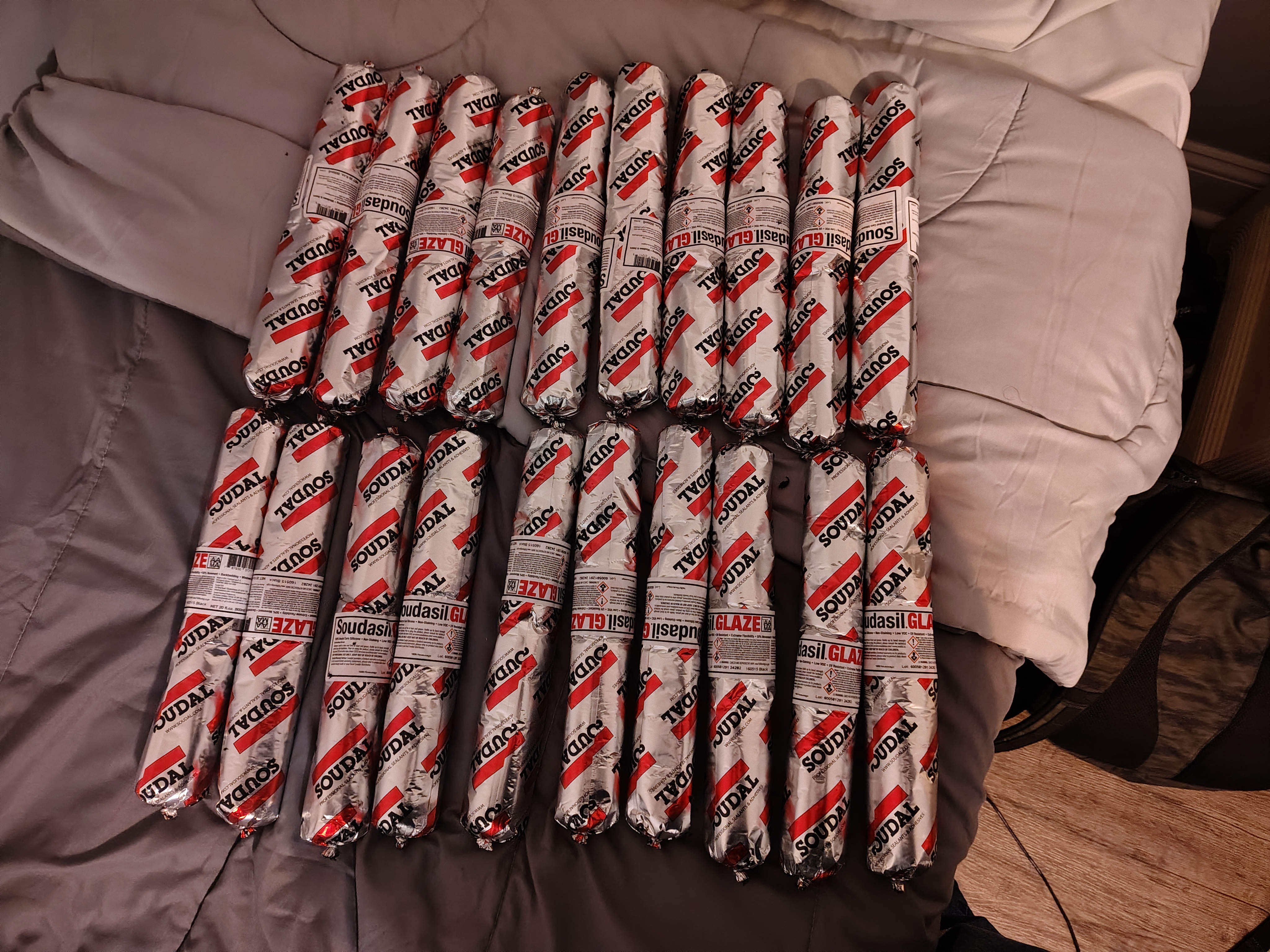 40 20oz Sausages of Black Soudasil Glaze Silicone Sealant 