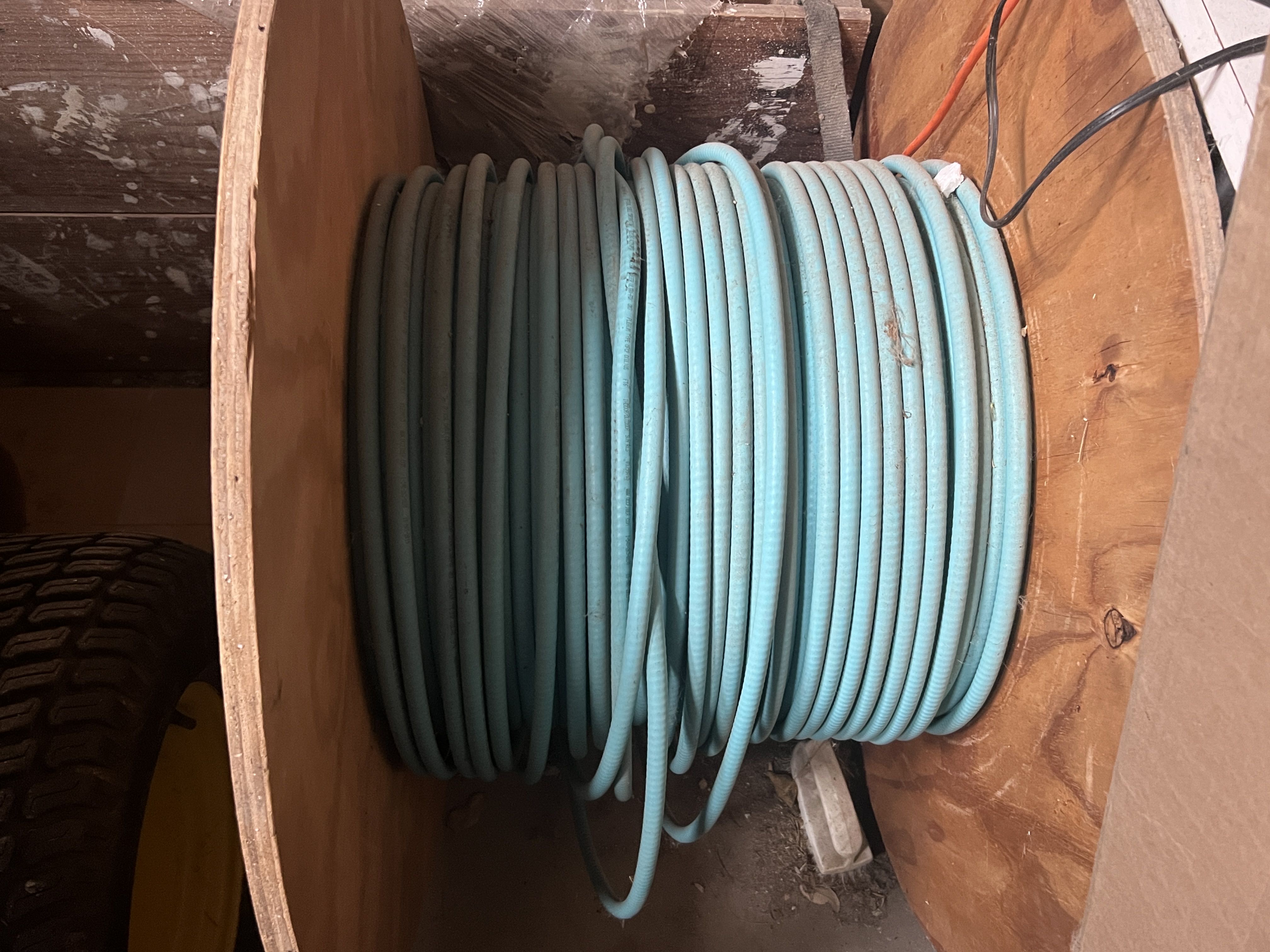  Fiber optic cable