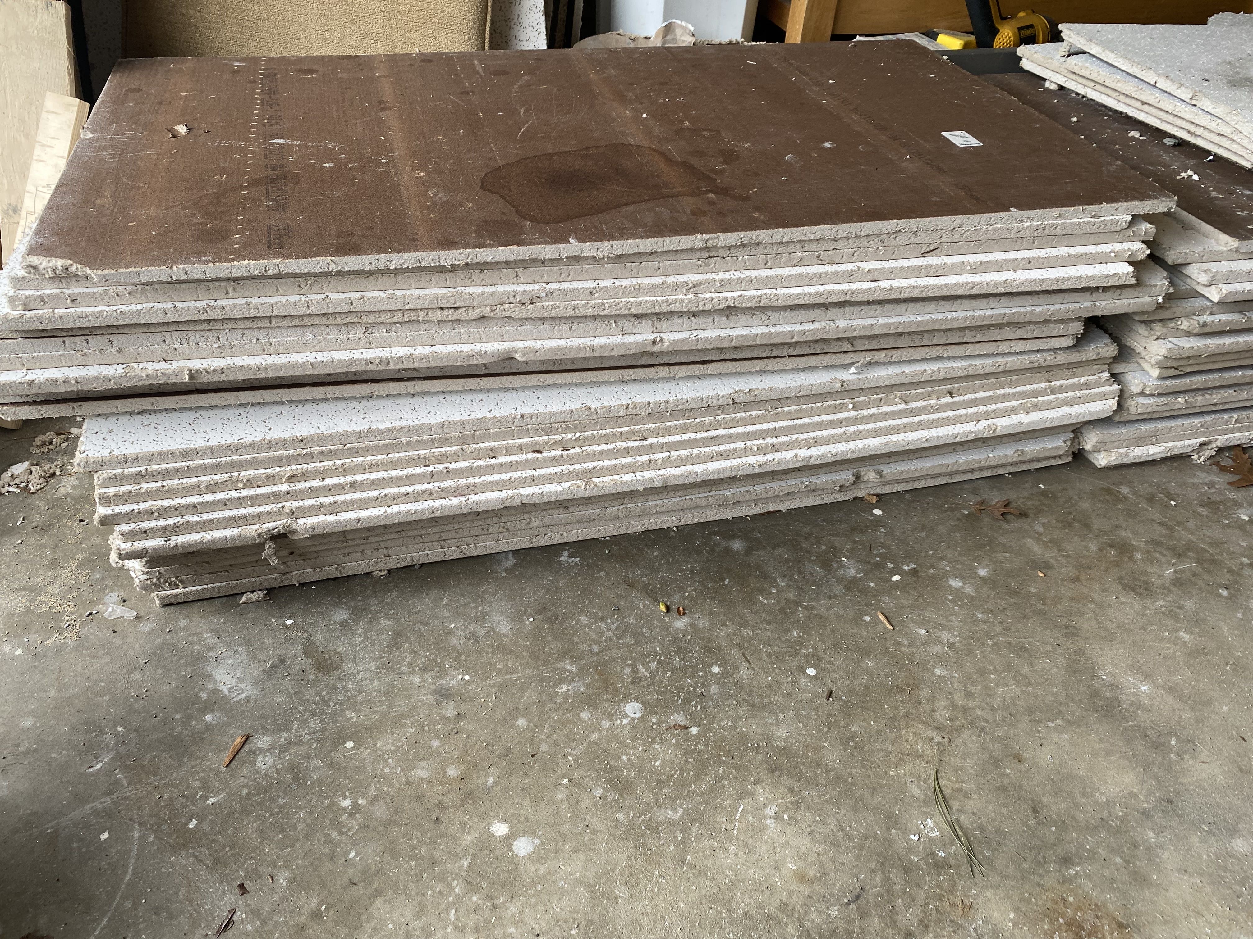 Drop ceiling tiles (2 x 4, 500 sq ft)