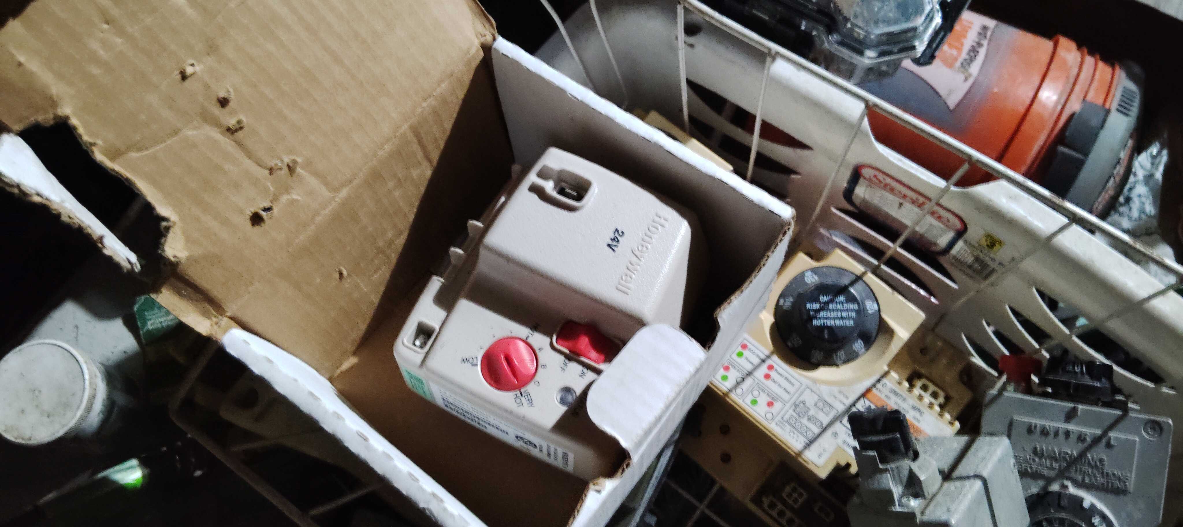 Rheem SP20298 Water Heater Valve, Honeywell Thermostat - Gas Valve