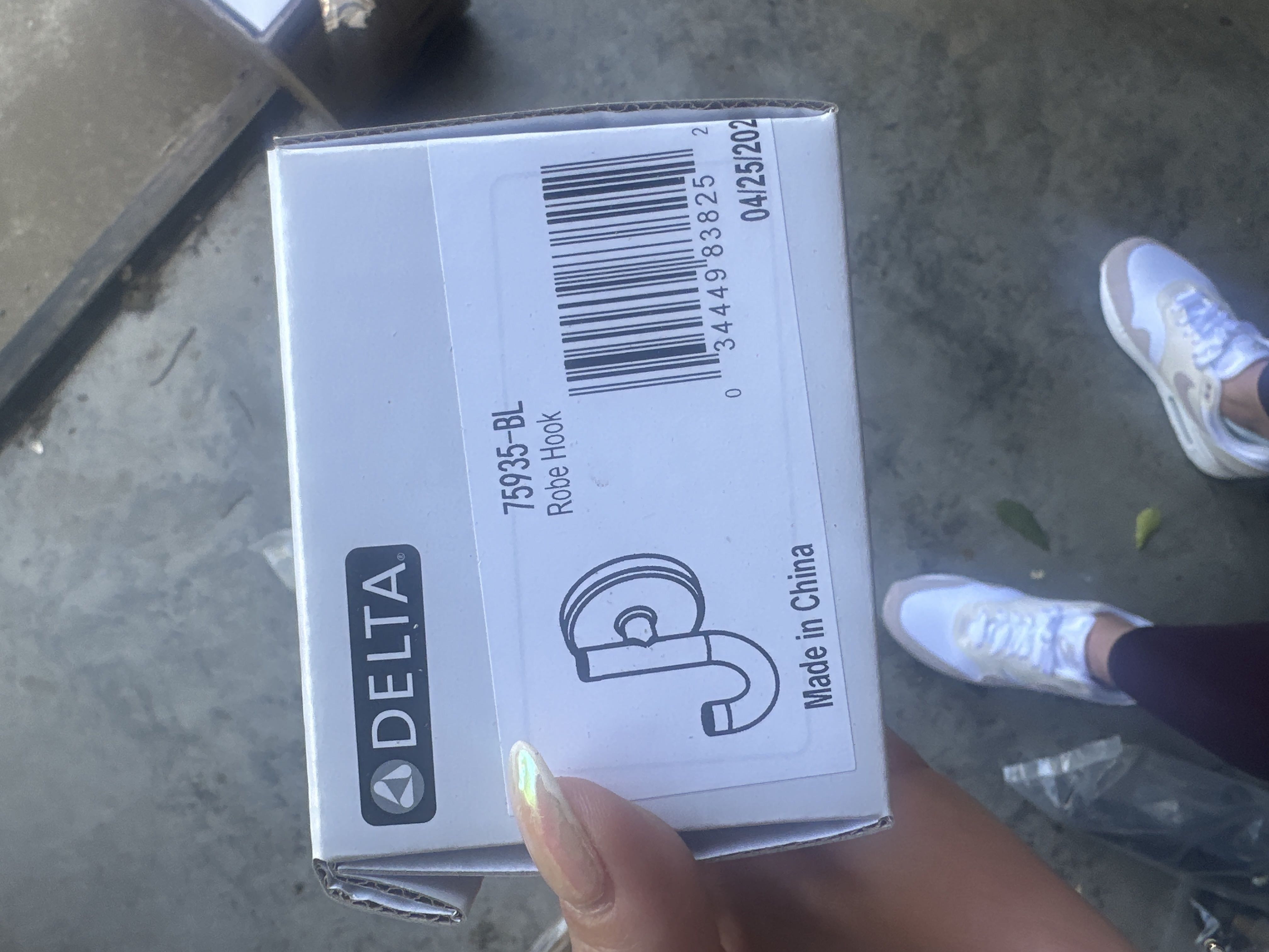 Delta bathroom done hook- champagne bronze and black in original packaging 