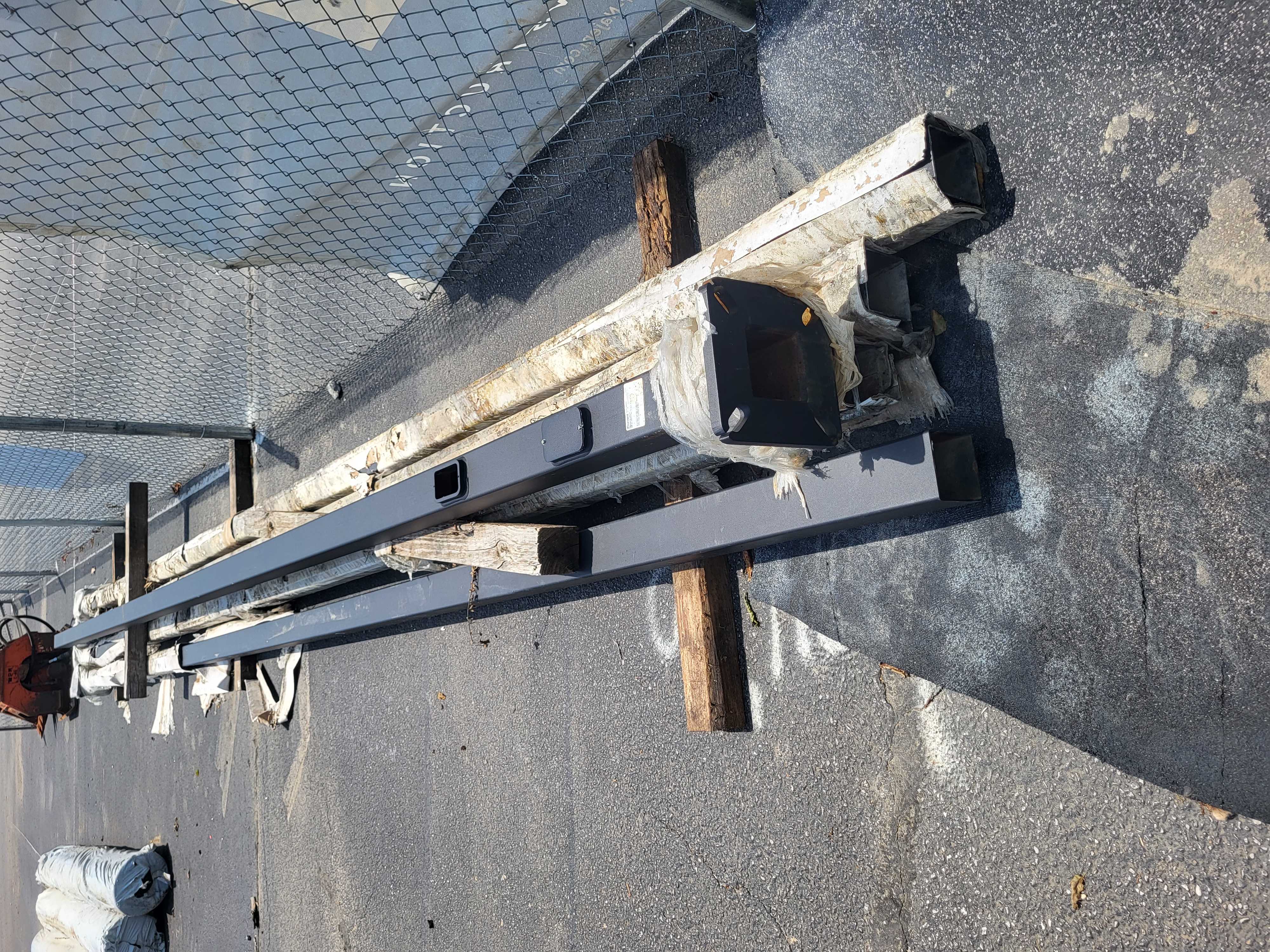 2x 25ft. Light poles