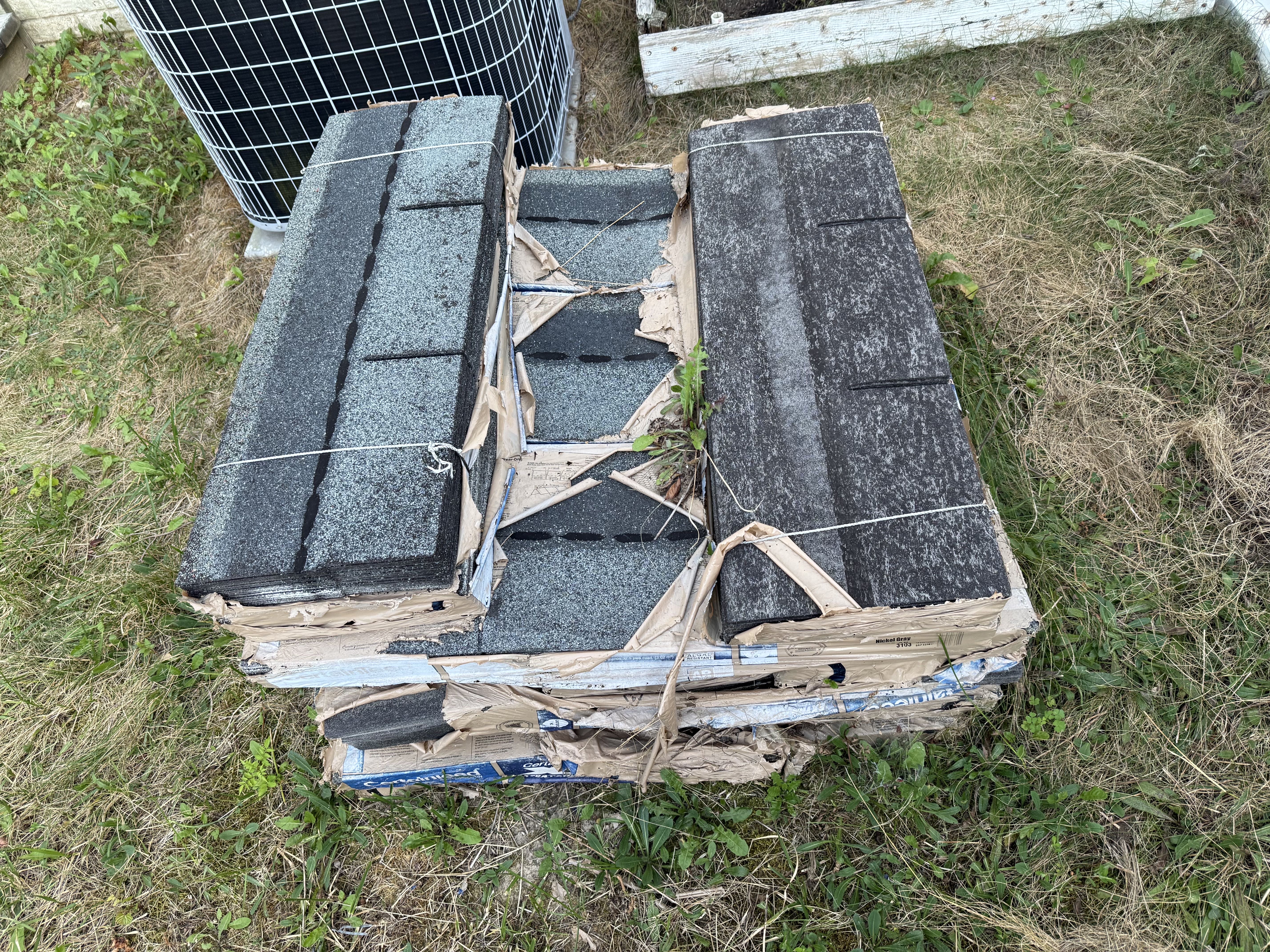 About 20 bundles of CertainTeed XT 25 Roofing Shingles