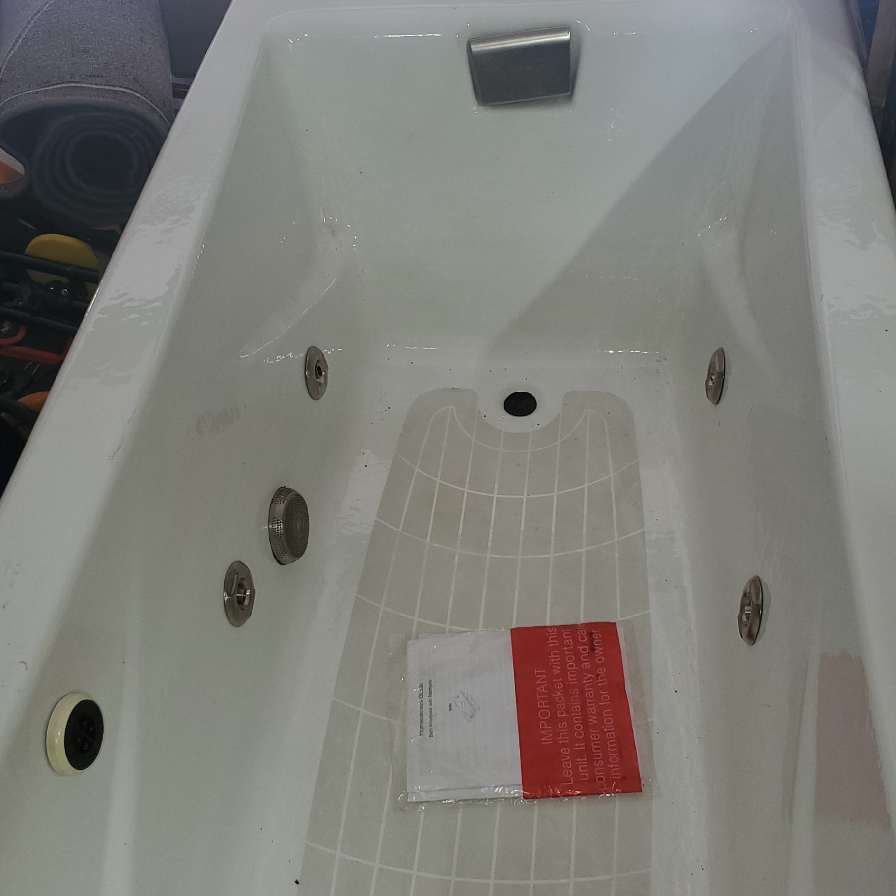 KOHLER Jetted Tub