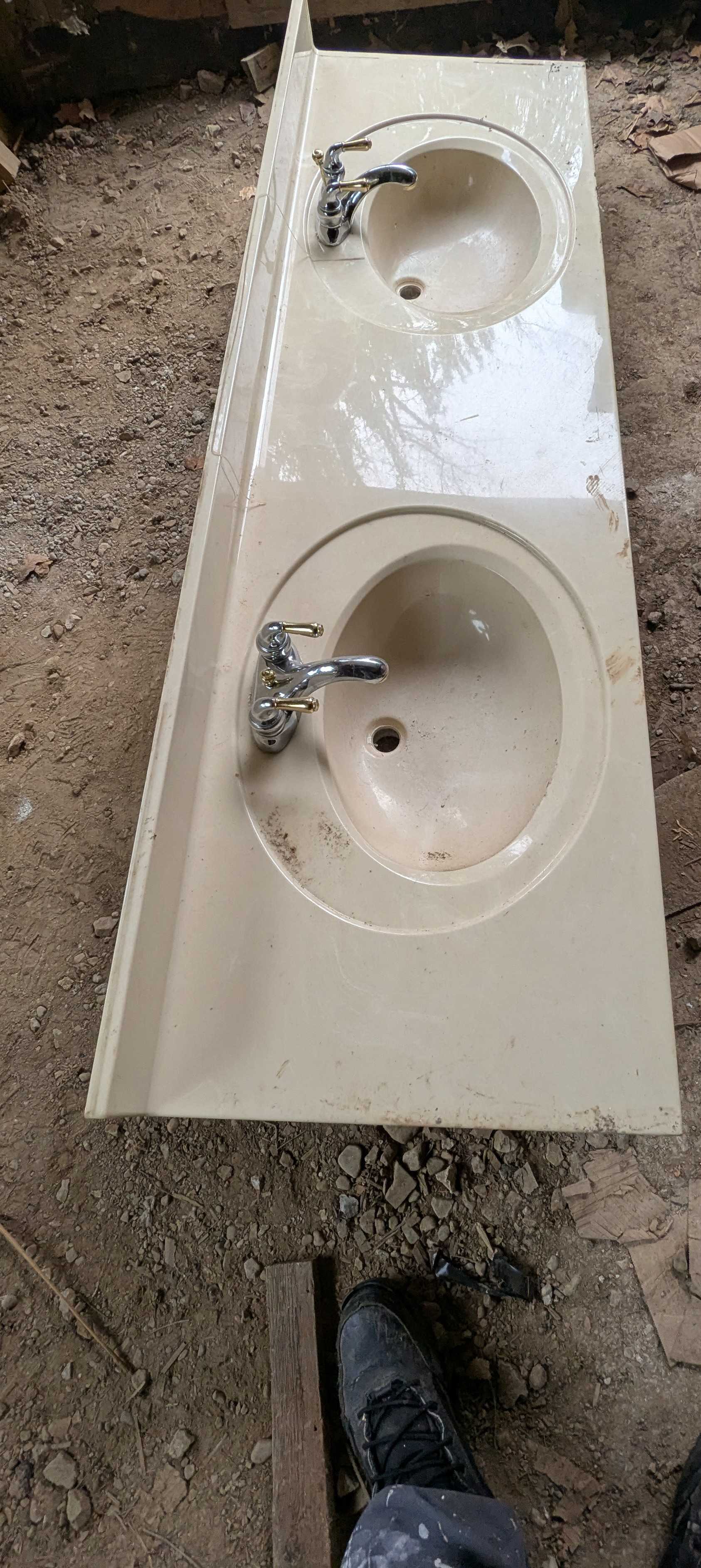 Double marble sink 
