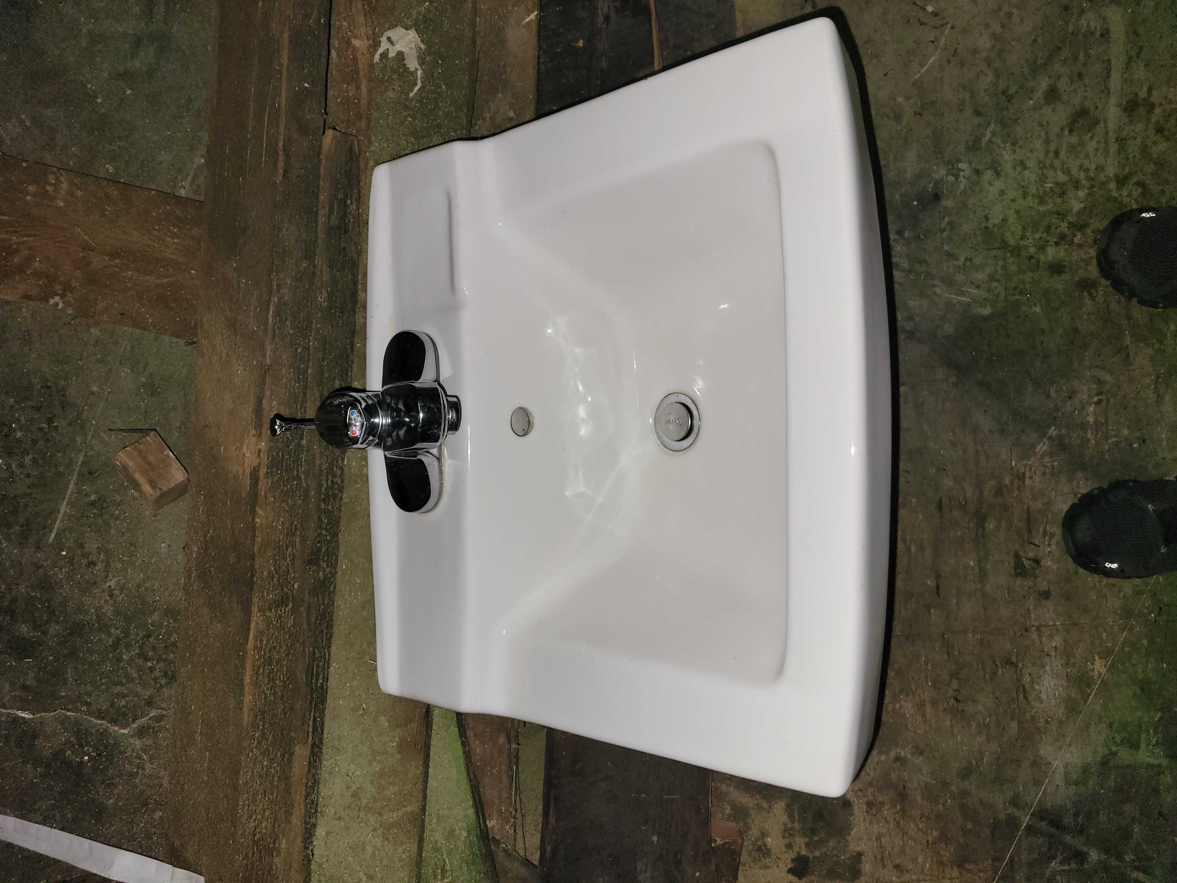 American Standard Wall Mount Bathroom Sink w/ Delta Chrome Faucet