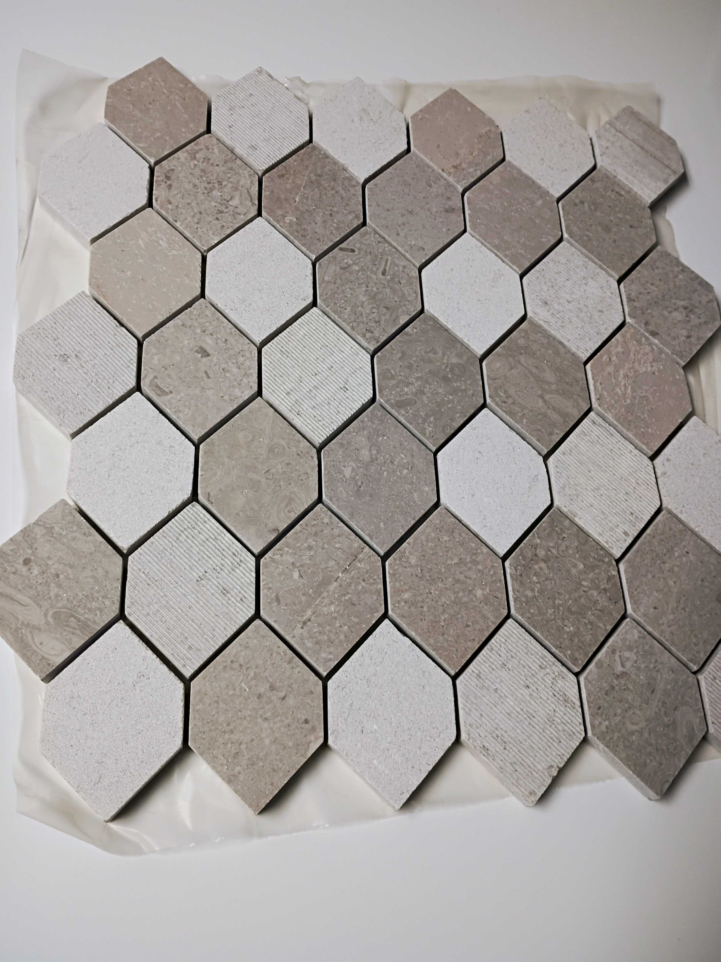 Backsplash/Subway Tile/Doorknobs