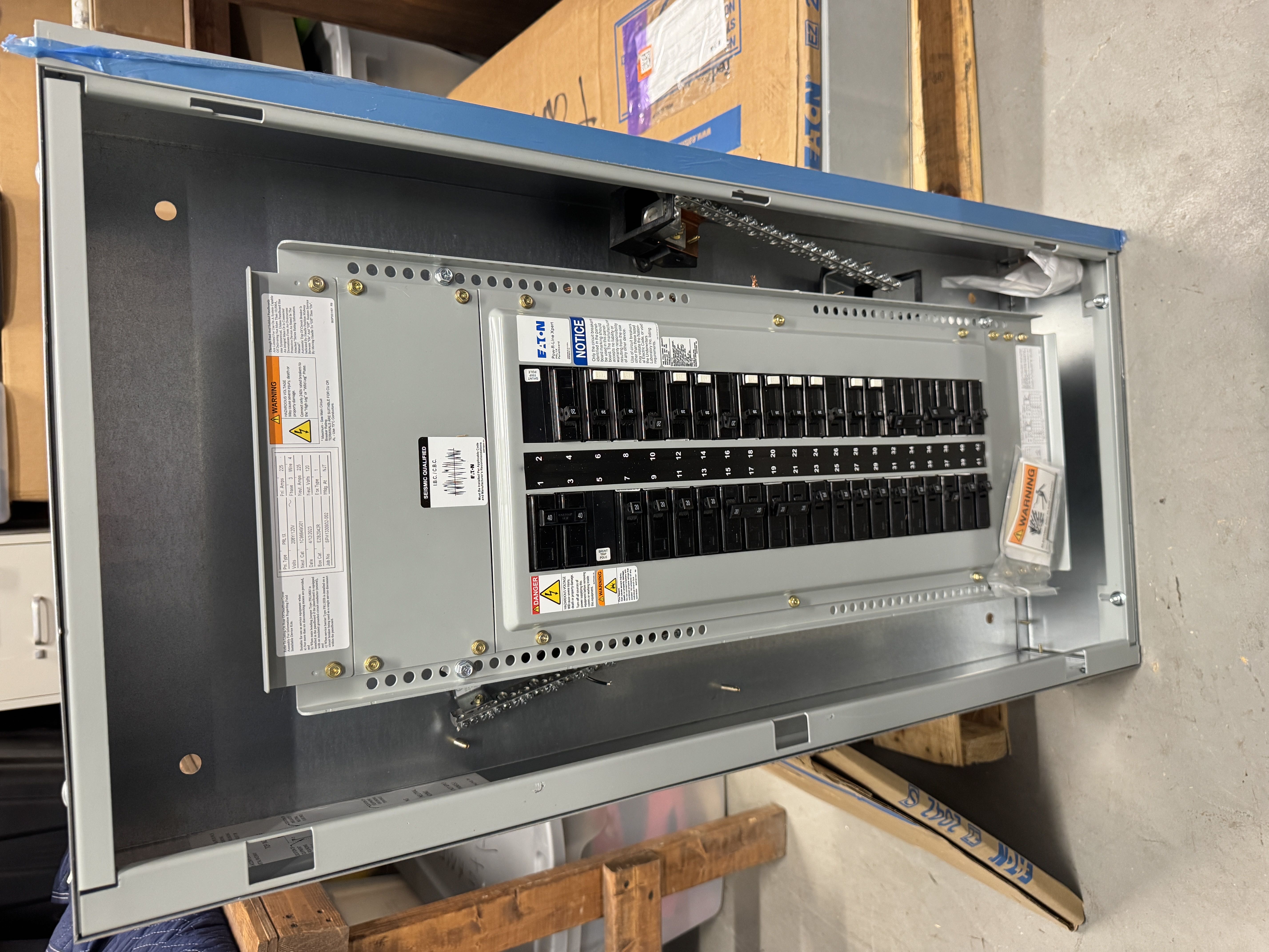 225amp  208/120v 3ph 4w Eaton panelboard 