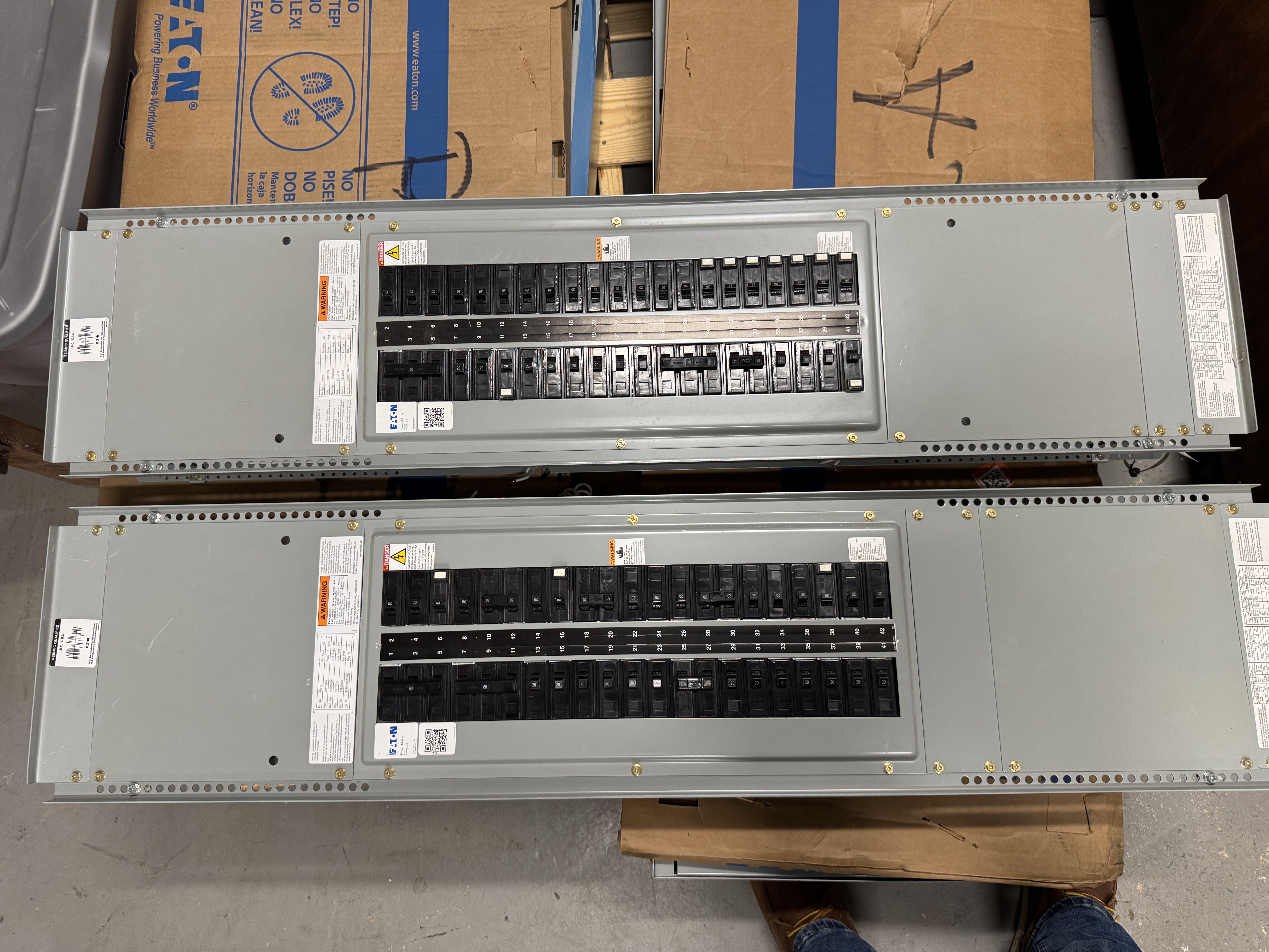 Eaton 400 amp panel interiors only w/ breakers 