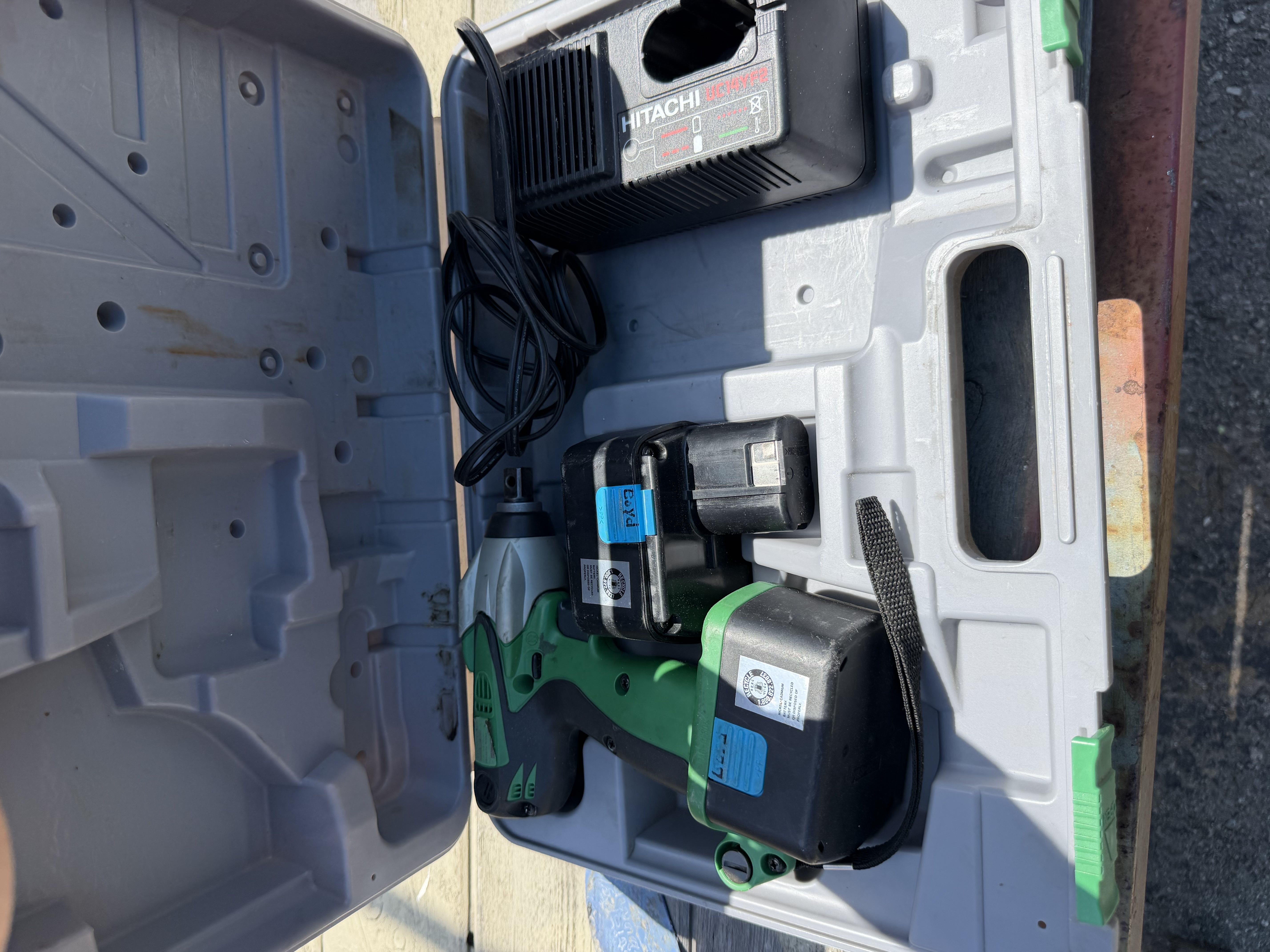 Hitachi cordless impact driver with batteries