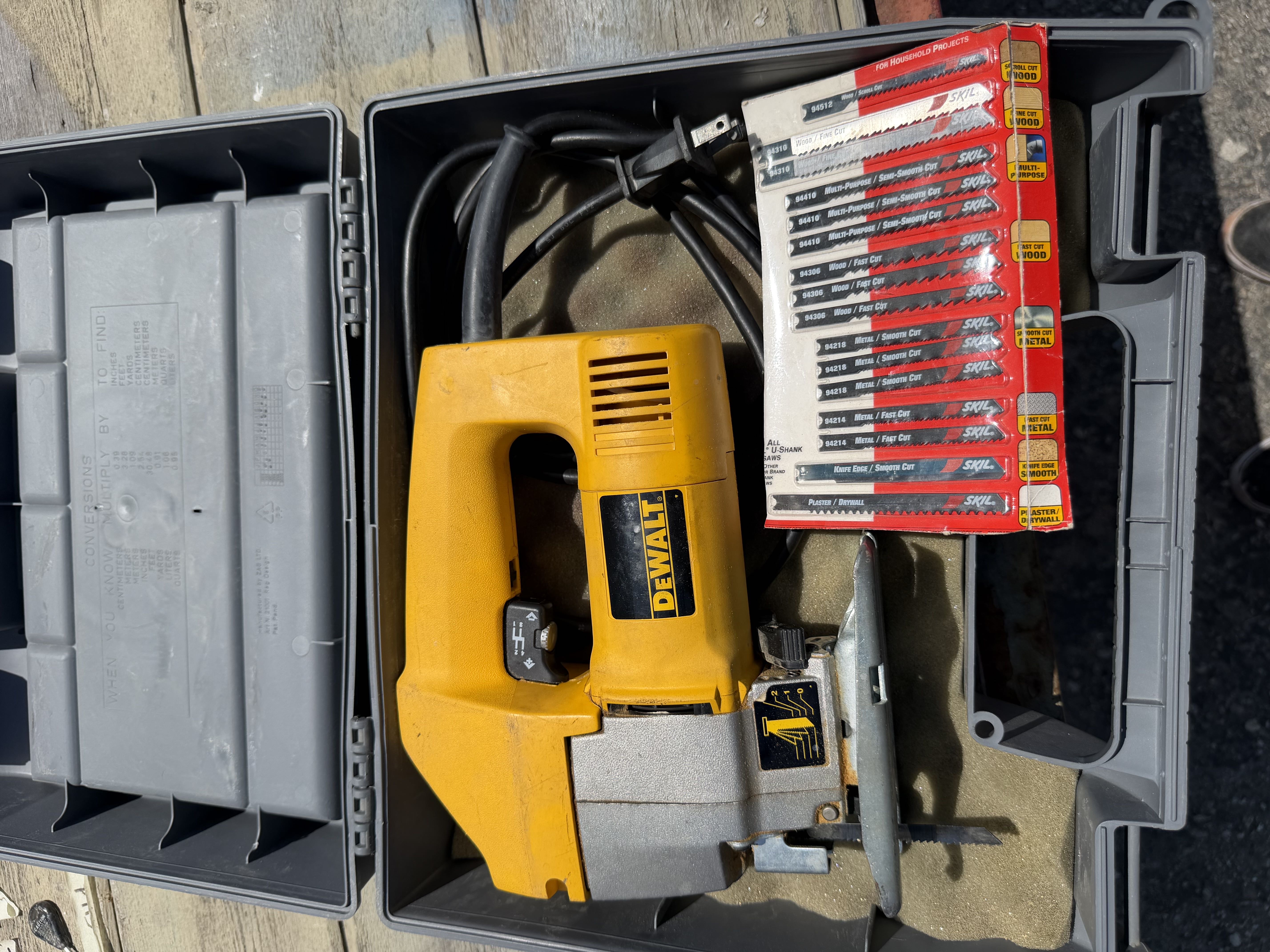 Dewalt Jigsaw with blades
